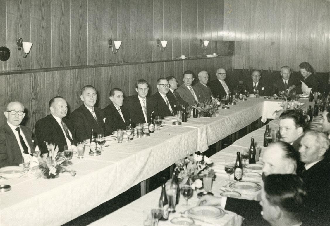 Söguleg fundarmynd frá stofnun LABAK