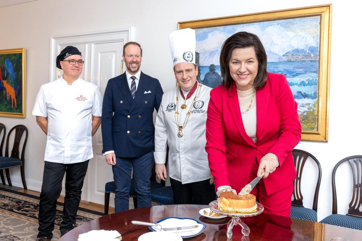 Elíza Reid forsetafrú tekur á móti Köku ársins 2024